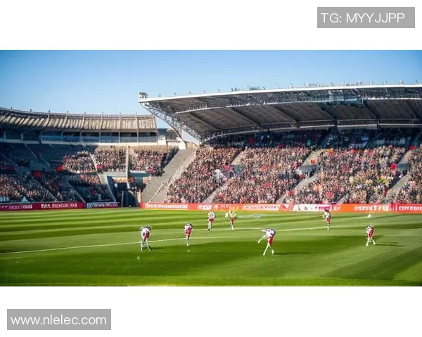 在绿茵场上追忆英灵足球哀悼与永恒的精神传承